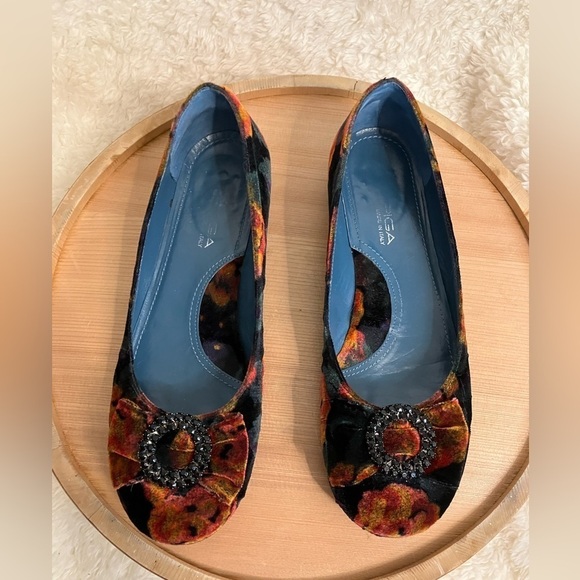 Via Spiga Velvet Floral Jewel Brocade Ballet Flat size 7.5 - Picture 3 of 8